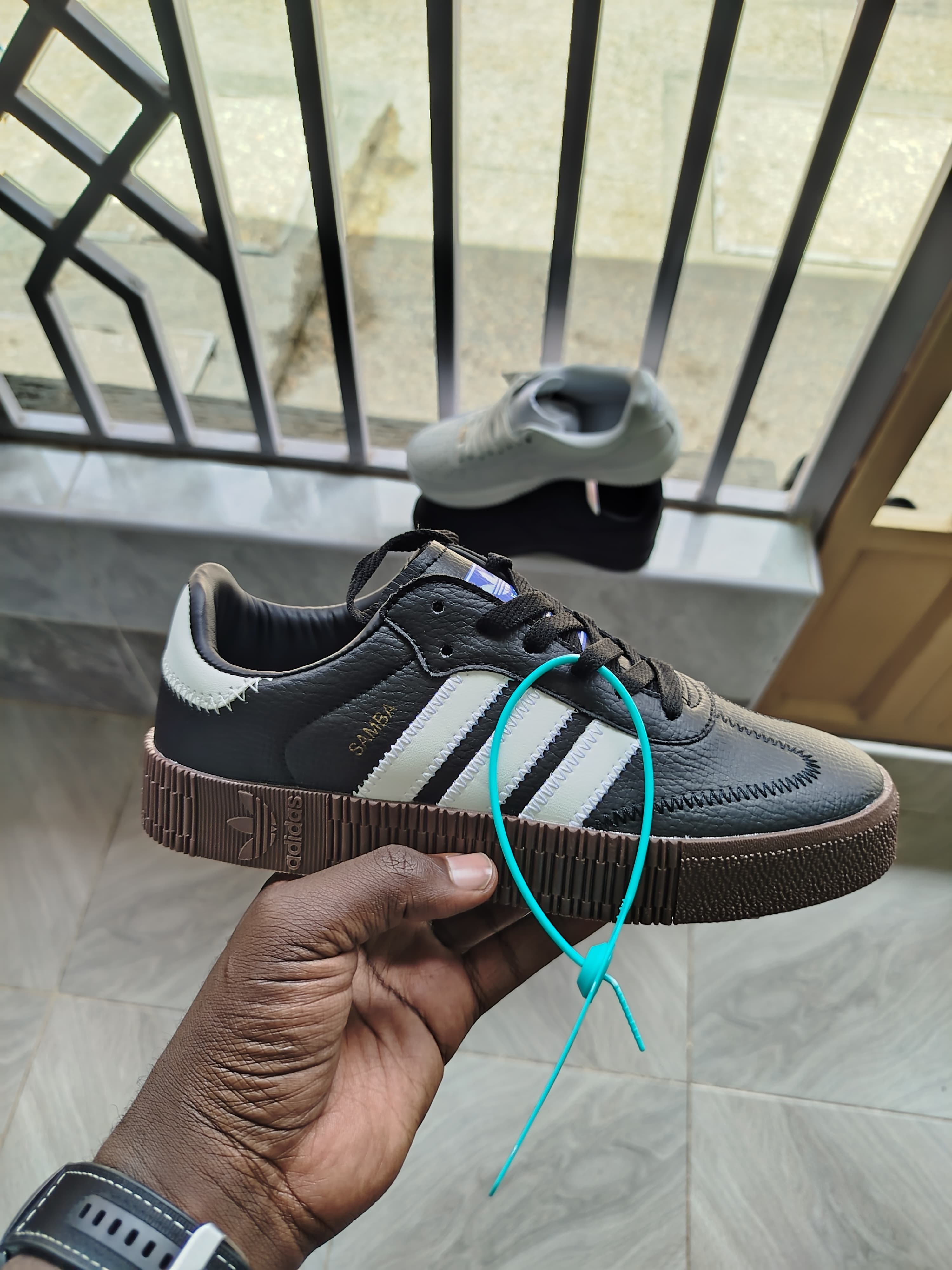 Adidas Samba OG – White/Black Sneakers